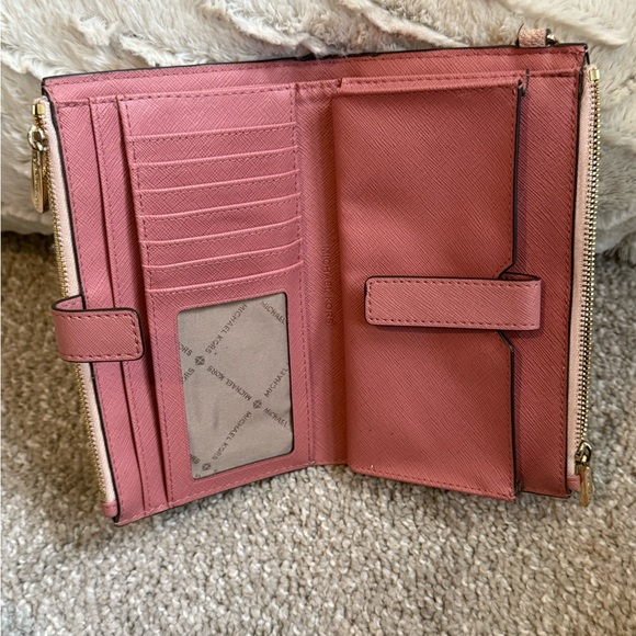 MICHAEL KORS Pink Logo-Print Wristlet with Gold Hardware - Picture 4 of 8